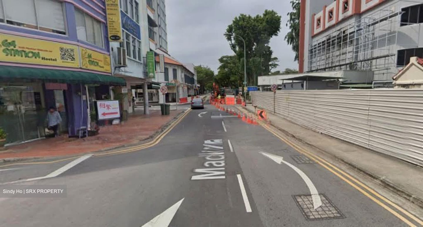 Mackenzie Road (D9), Retail #569589051